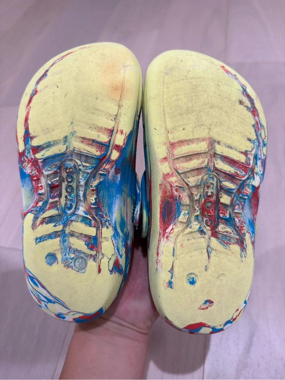 Crocs Kids Classic Fuzz-Lined Tie-Dye Clogs J2 Blue Red Yellow